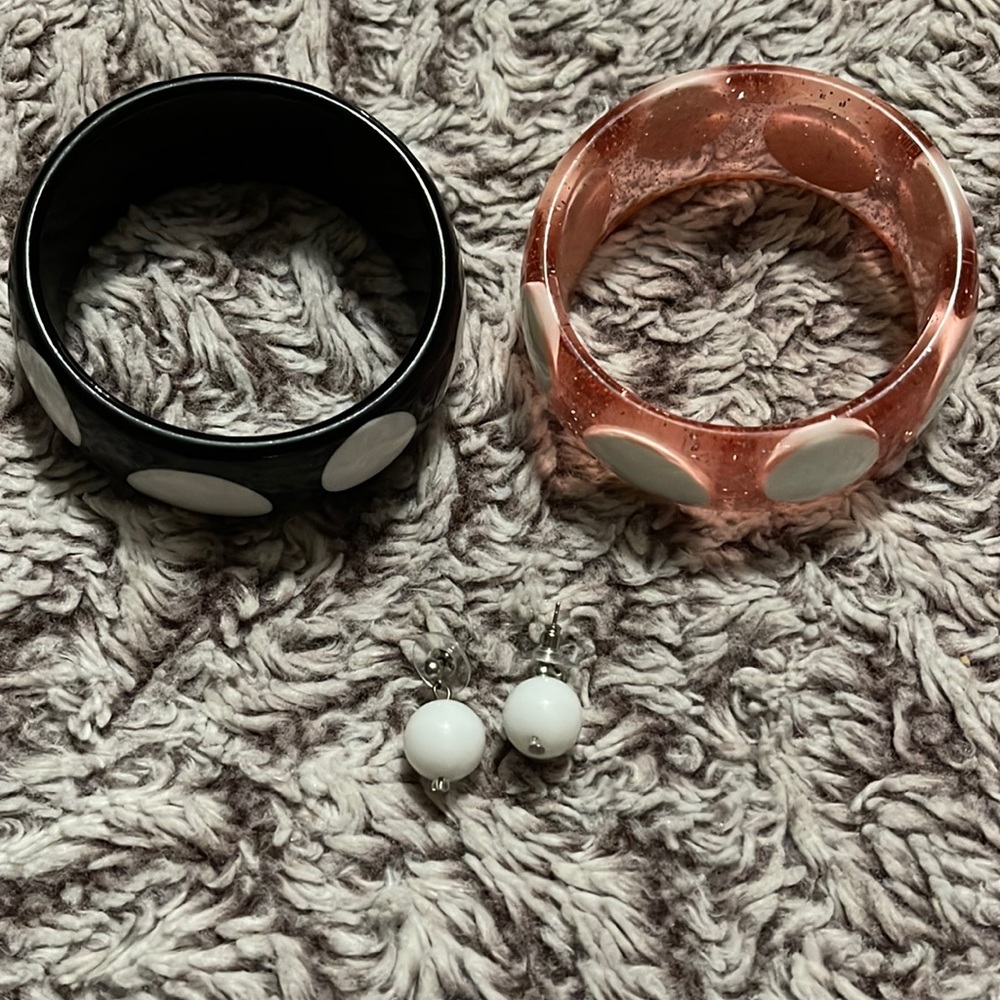 3 piece women’s jewelry.